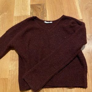 Really cute and soft v neck maroon sweater